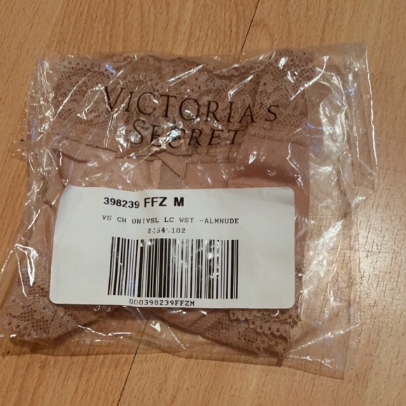 Victoria’s Secret Very Sexy Cheeky Panty - Picture 2 of 2